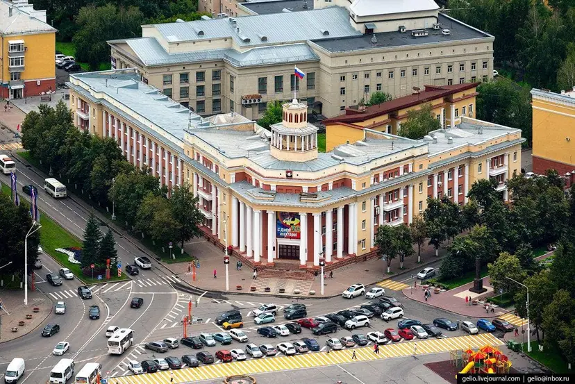A large civic building in Kemerovo, Russia